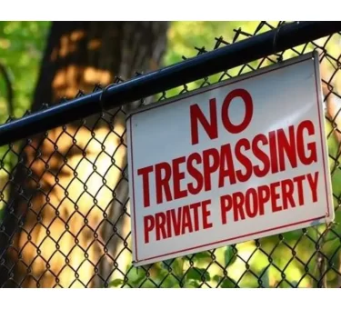 No trespassing private property