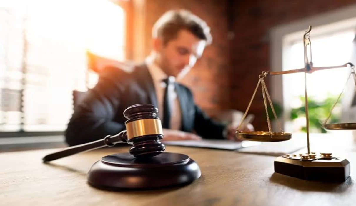 how much do lawyers make