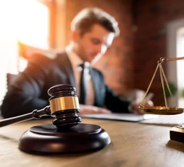 how much do lawyers make