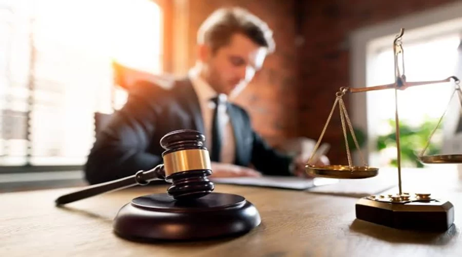 how much do lawyers make